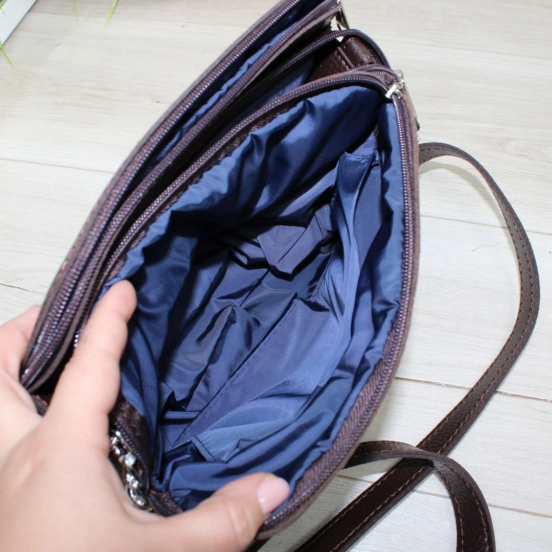 Жіноча сумка шоколадна крос-боді із замші та шкірзаму – теплий акцент до образу