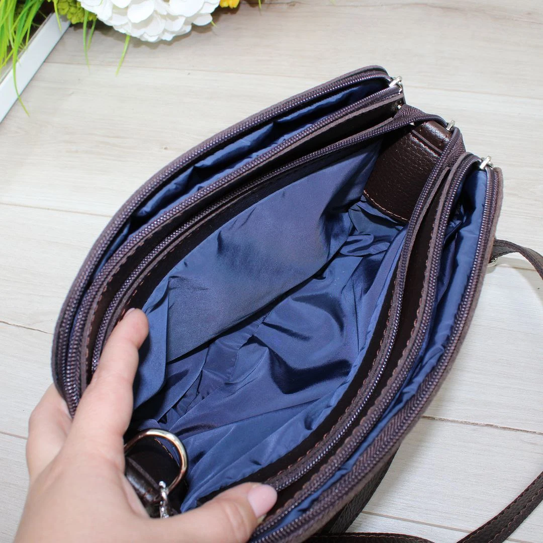 Жіноча сумка шоколадна крос-боді із замші та шкірзаму – теплий акцент до образу