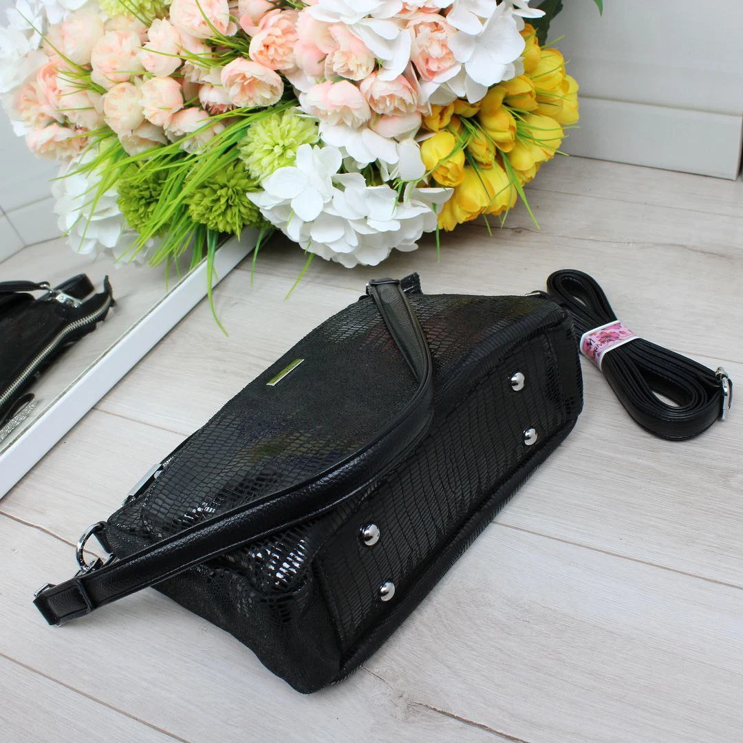 Жіноча чорна сумочка з натуральної лазерної шкіри через плече крос-боді