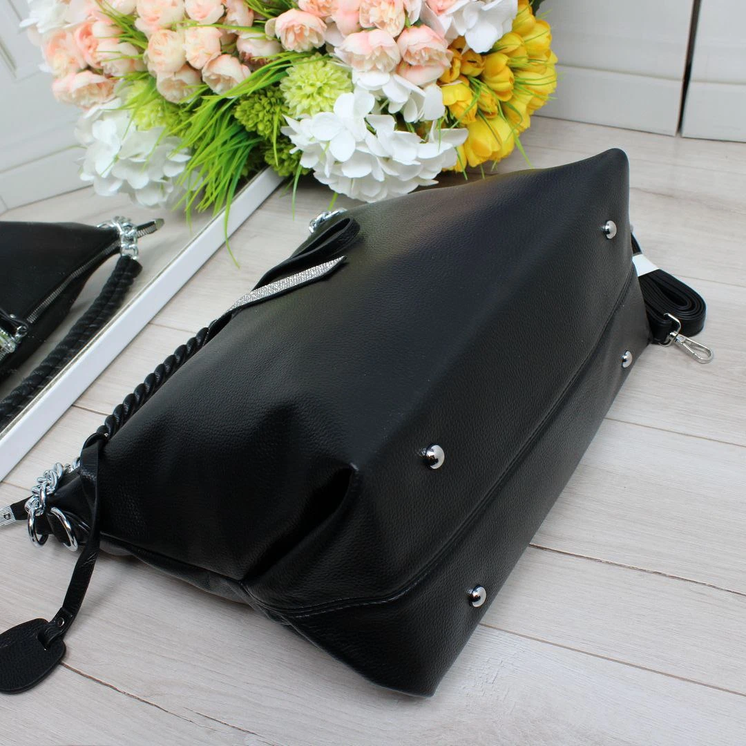 Жіноча сумка-мішок чорна для офісу з відділенням А4 з еко-шкіри