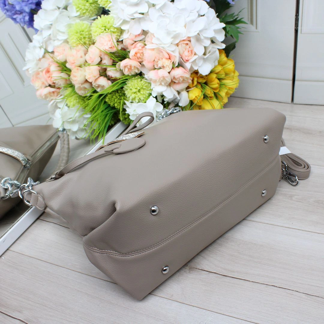 Жіноча сумка-мішок беж для подорожей містка з еко-шкіри