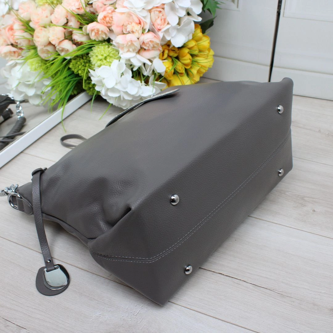 Жіноча сумка-мішок сіра для офісу з відділенням А4 з еко-шкіри