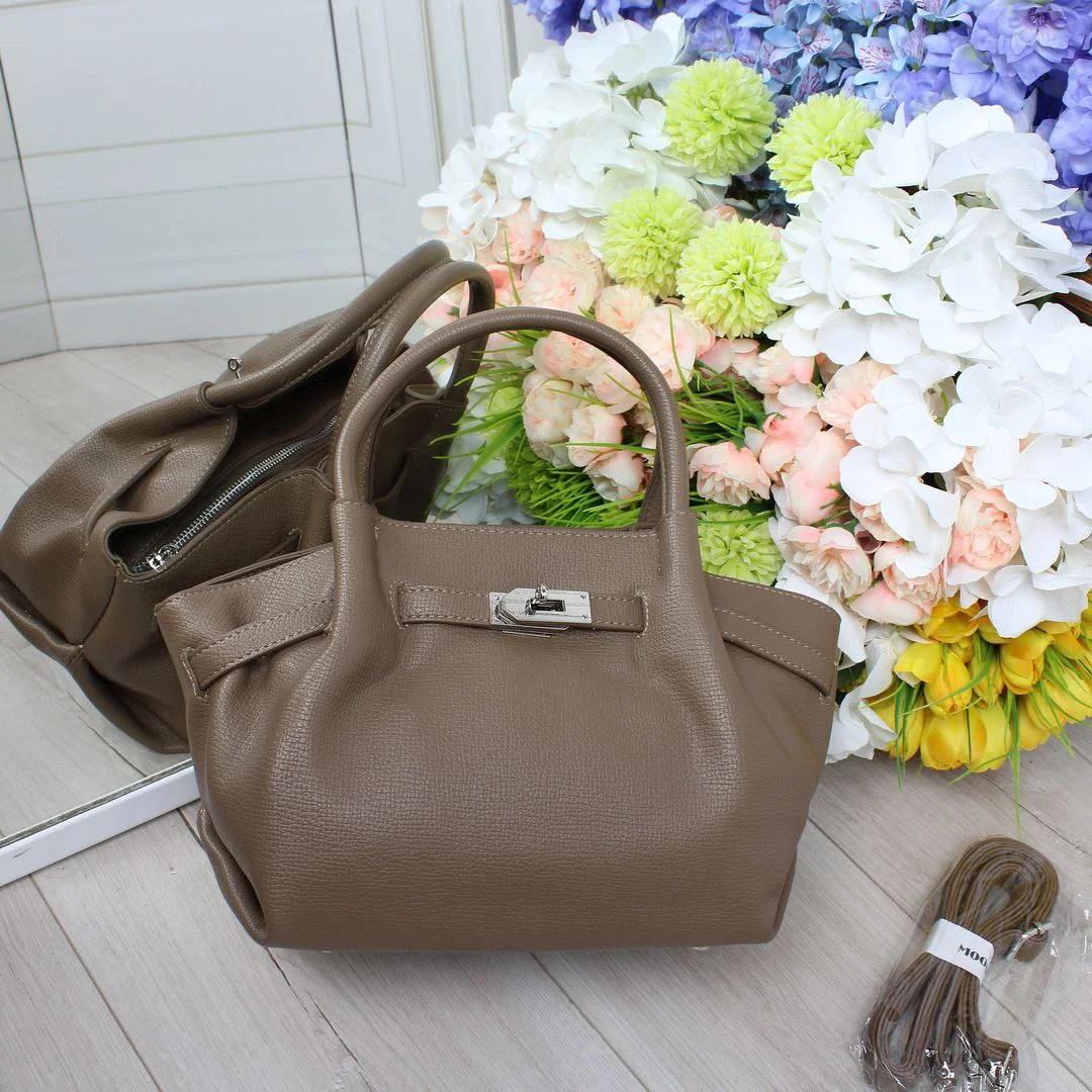 Жіноча сумка-тоут капучіно з екошкіри через плече з регульованим ременем