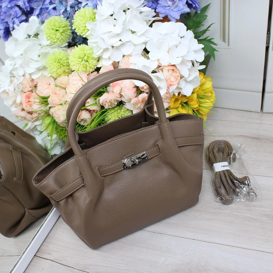 Жіноча сумка-тоут капучіно з екошкіри через плече з регульованим ременем