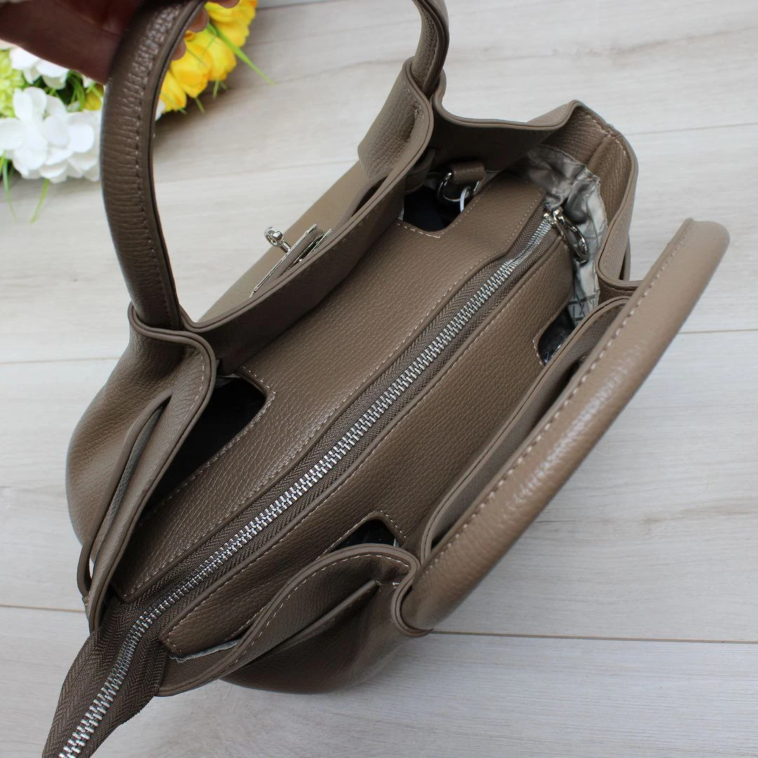 Жіноча сумка-тоут капучіно з екошкіри через плече з регульованим ременем