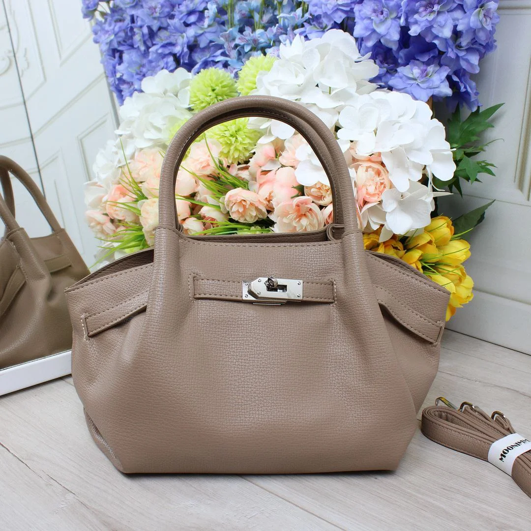 Жіноча бежева сумка тоут з екошкіри 