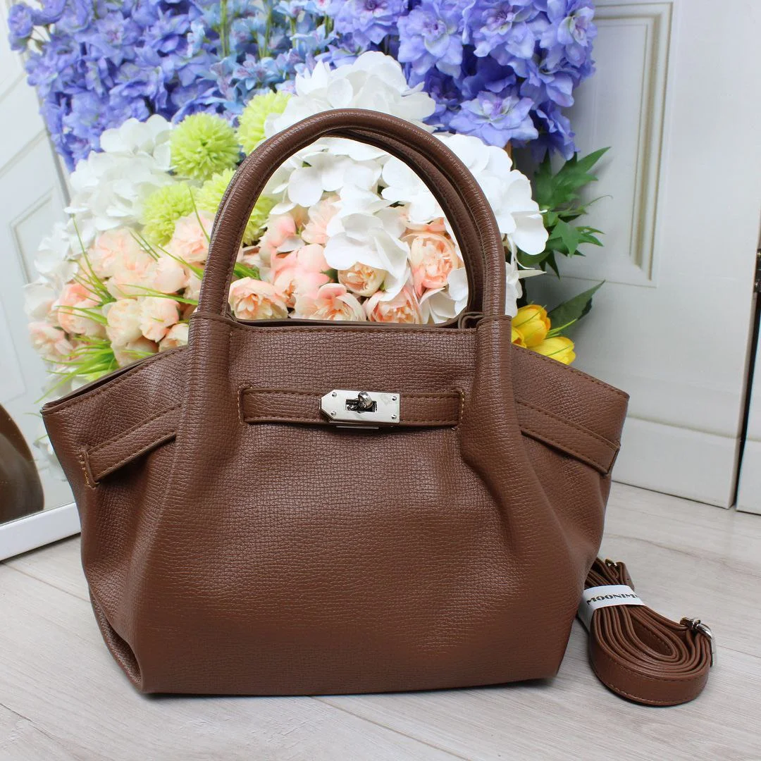 Жіноча коричнева сумка тоут з екошкіри через плече з регульованим ременем