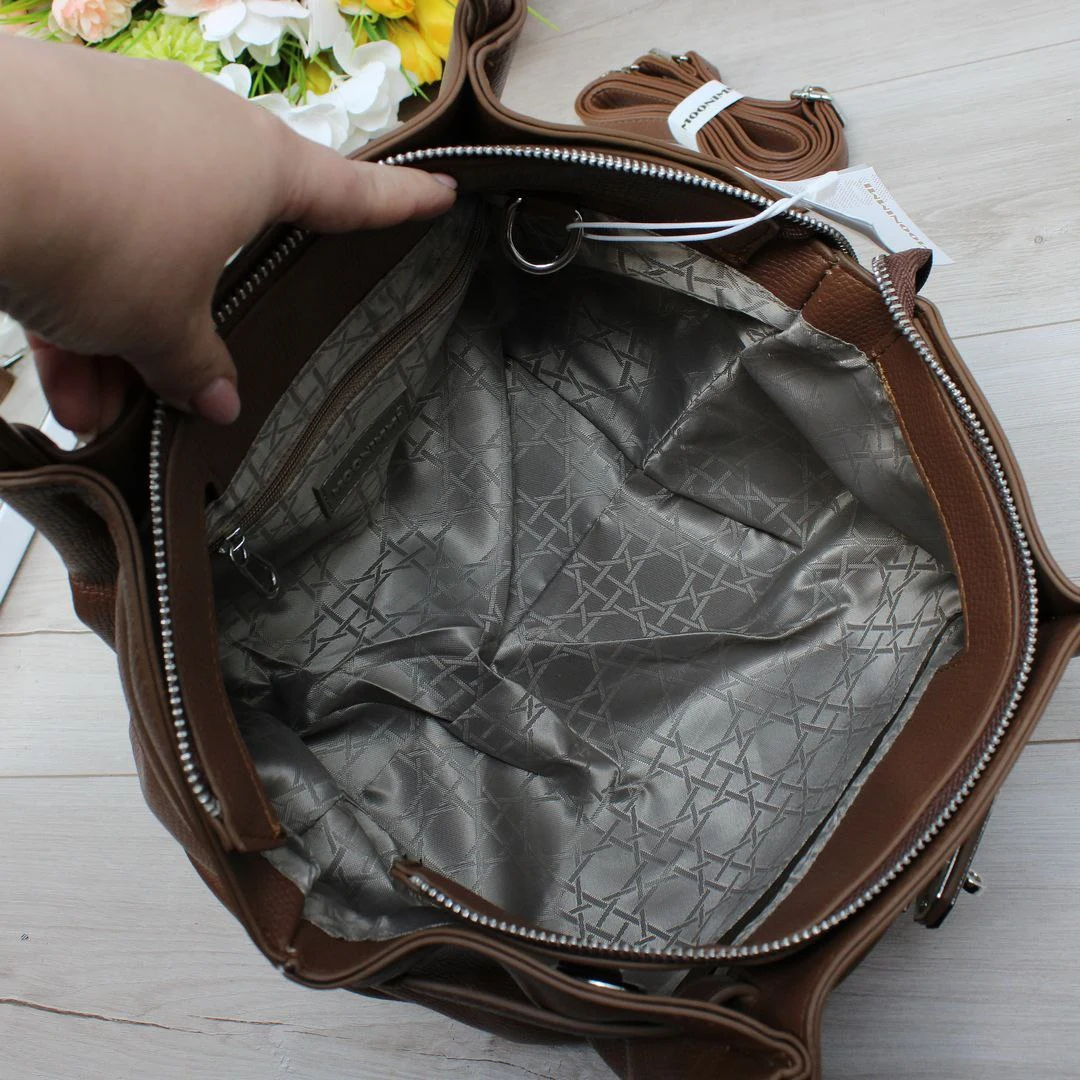 Жіноча коричнева сумка тоут з екошкіри через плече з регульованим ременем