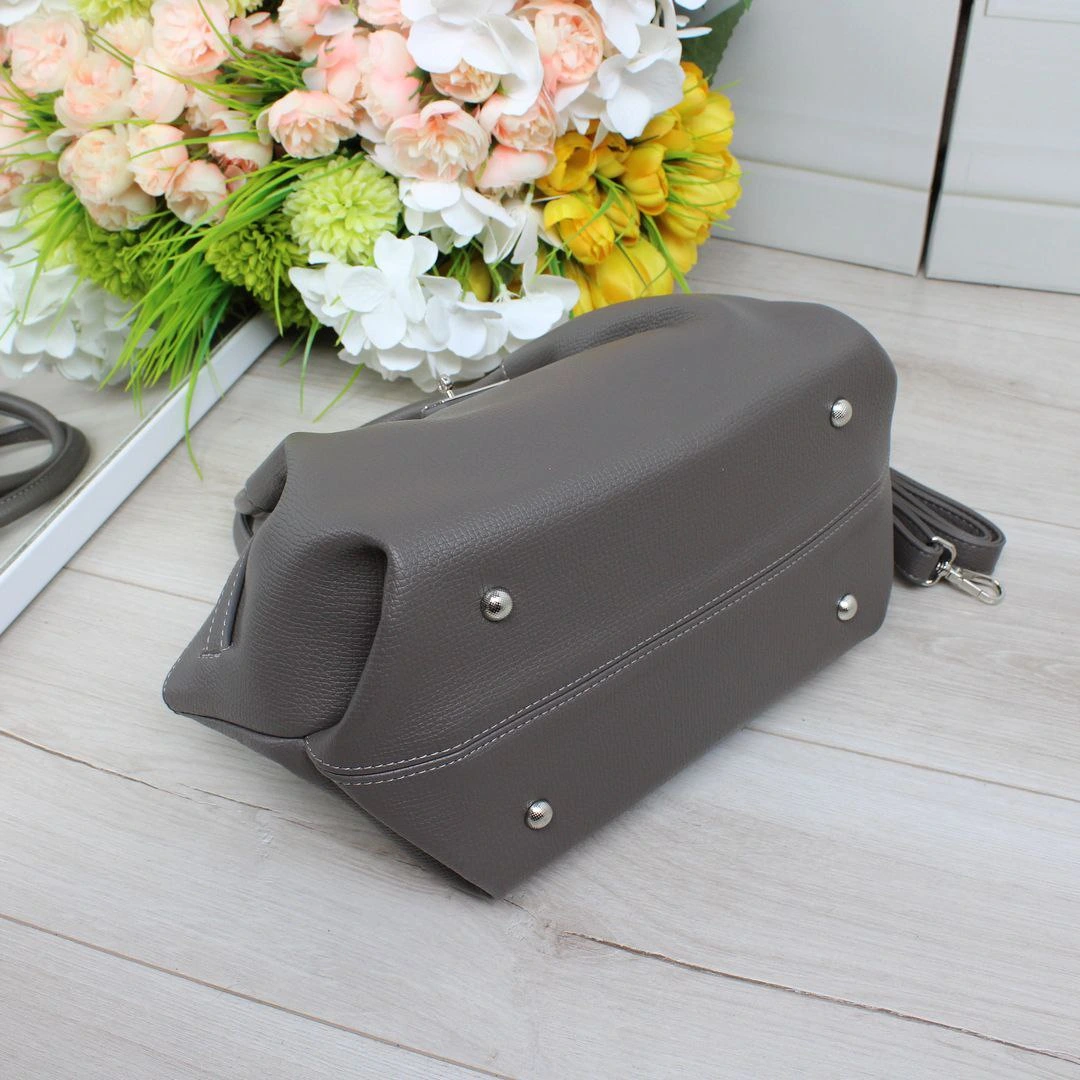 Жіноча графітова сумка тоут з екошкіри через плече з регульованим ременем
