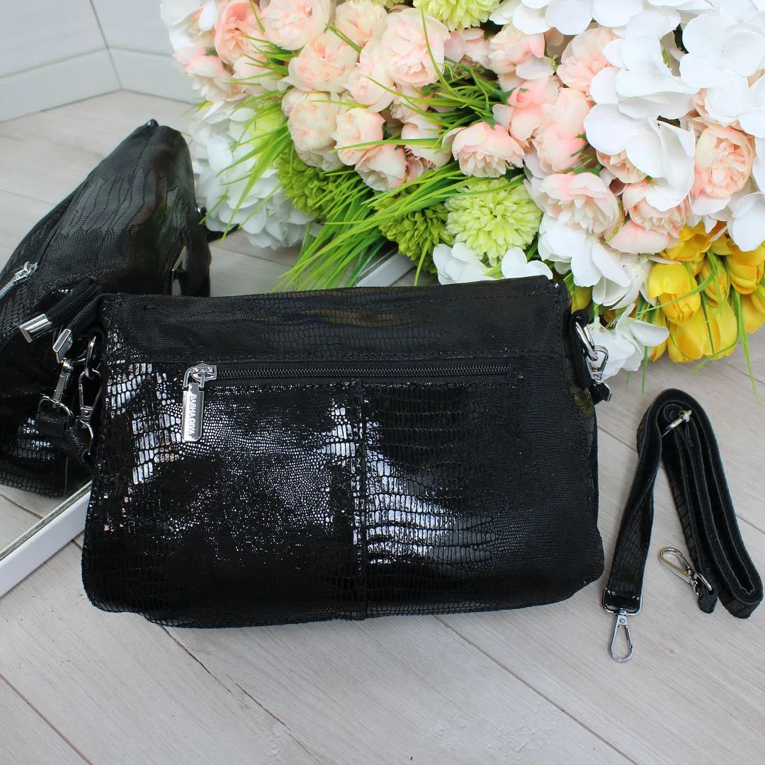 Жіноча чорна сумка крос-боді з натуральної лазерної шкіри з магнітним клапаном