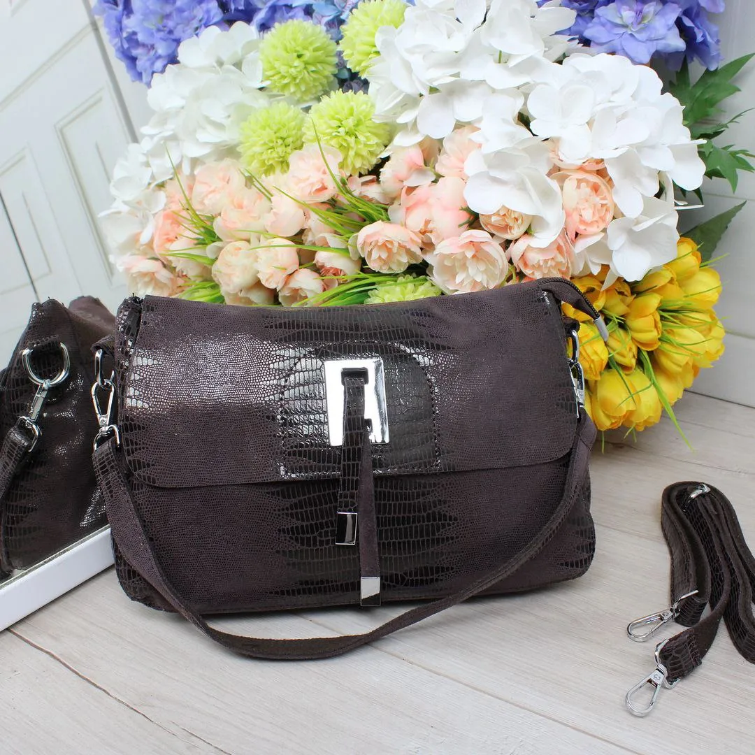 Жіноча шоколадна сумка крос-боді з натуральної лазерної шкіри з магнітним клапаном